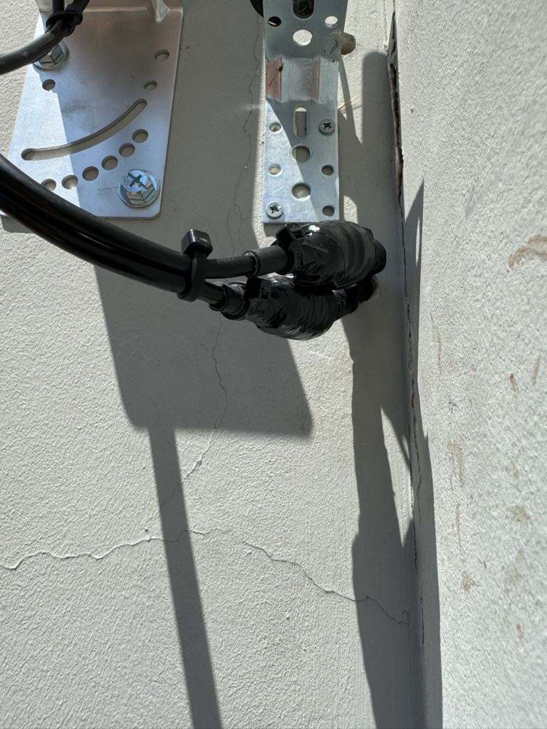 Contrôle des raccordements de l’équipement radio extérieur