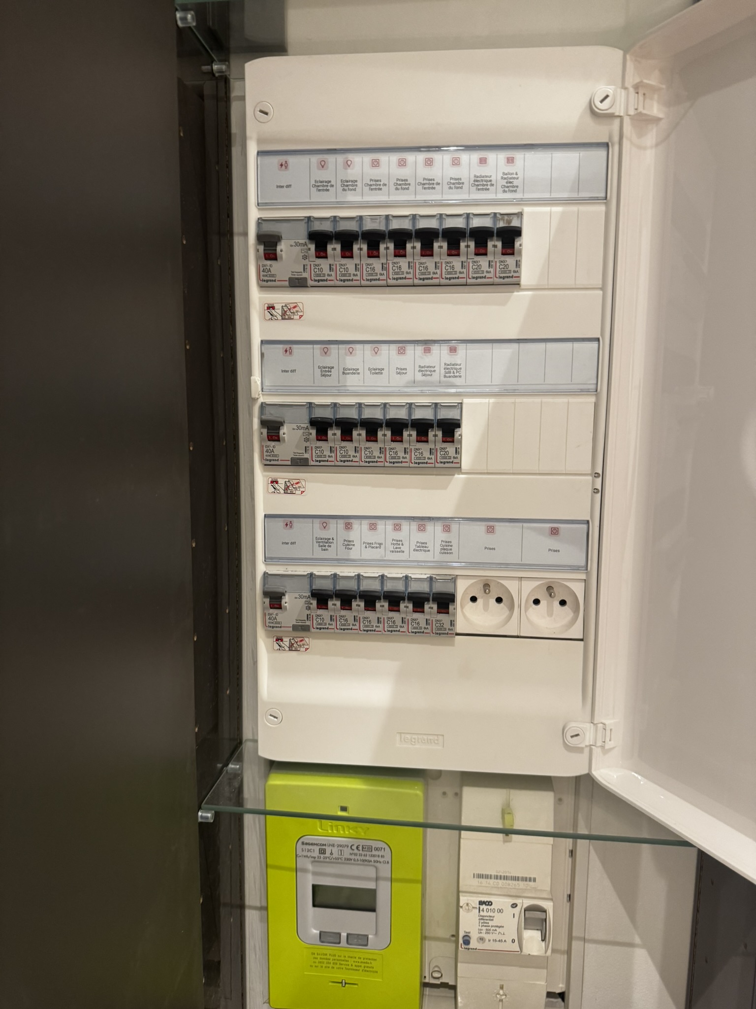 Tableau électrique rénové, protégé et entièrement repéré
