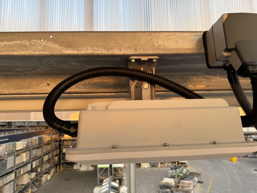 Détail du support, de la protection et du cheminement du câble